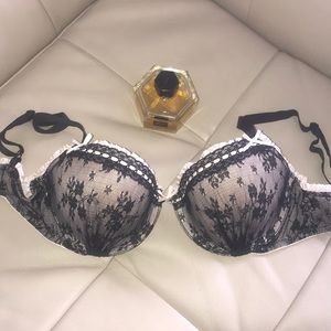 EUC - 34D - VS sexy little things